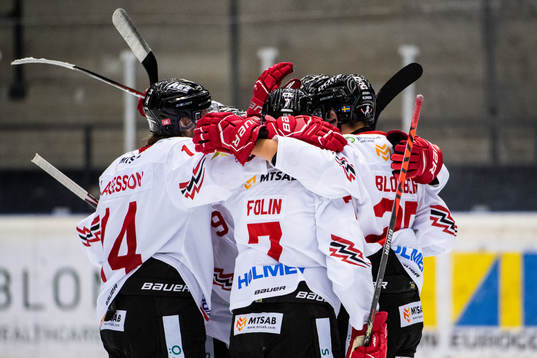 Vita Hästens Niklas Folin jublar med lagkamrater
