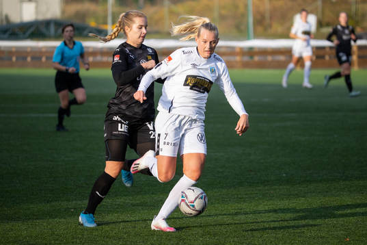 Umeås Eva Nyström och Göteborgs Stina  Blackstenius