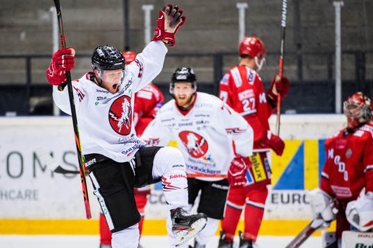 Vita Hästens Niklas Folin jublar