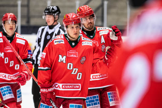 Modos Filip Sveningsson jublar