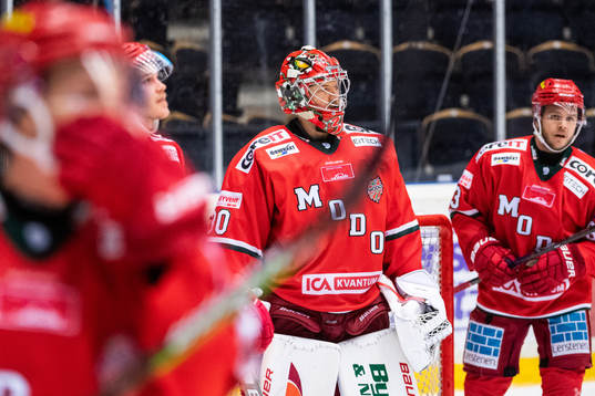 Modos målvakt Anthony Peters deppar