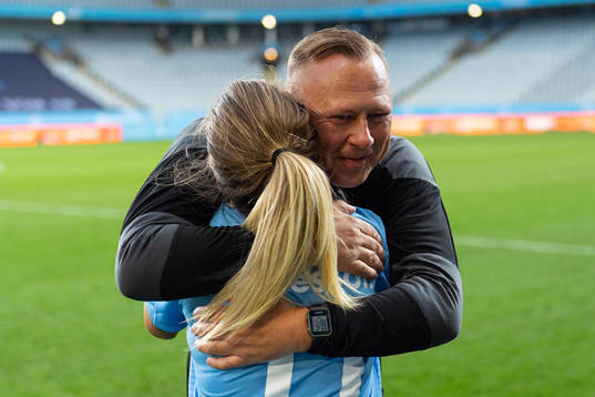 Malmö FFs assisterande tränare Anders Nilsson och Lovisa