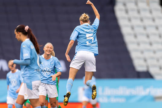 Malmö FFs Stina Stadig jublar