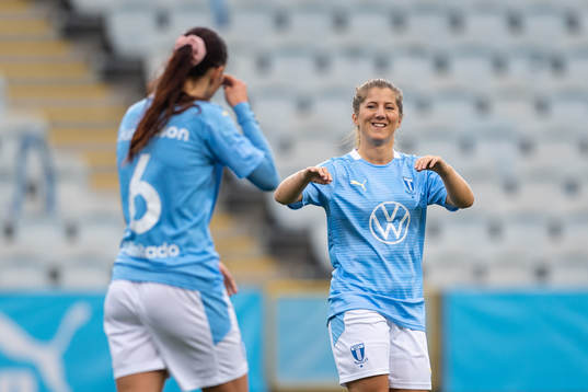 Malmö FFs Malin Gunnarsson och Lovisa Wifvesson jublar