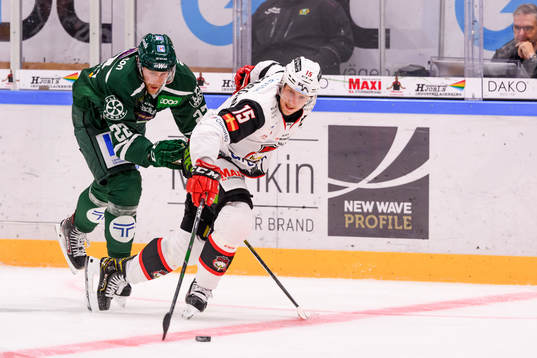 Färjestads Per Åslund och Malmö Redhawks Axel Wemmenborn