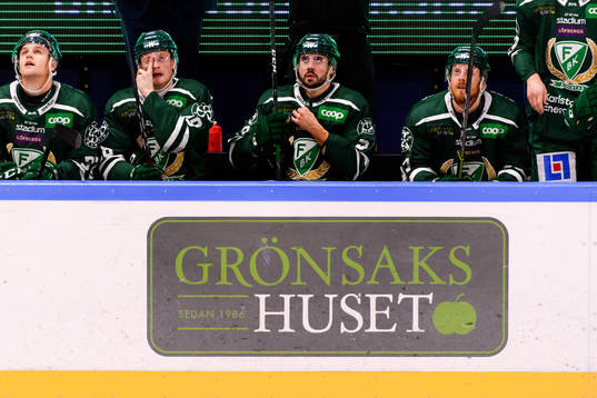 Färjestads spelare deppar på bänken