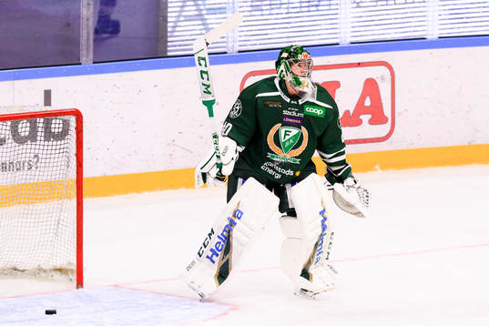 Färjestads målvakt Henrik Haukeland deppar