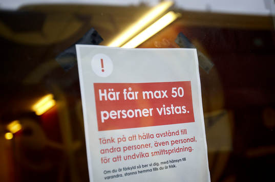 En skylt med max 50 personer