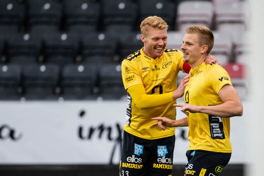 Elfsborgs Per Frick jublar med Sivert Heltne Nilsen