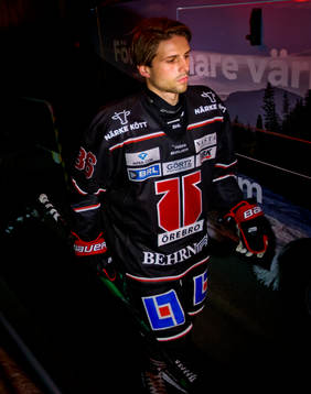 Örebros Mathias Bromé utan hjälm