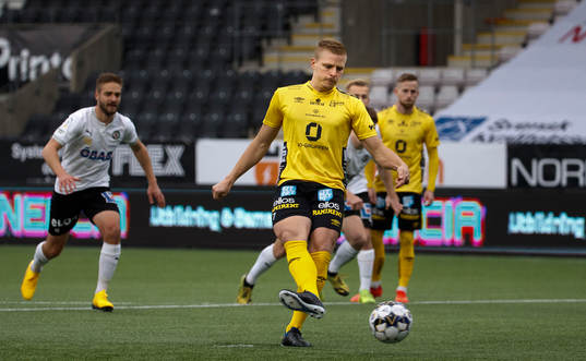 Elfsborgs Per Frick skjuter 0-1 på straff