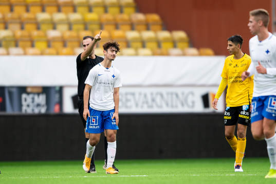 IFK Norrköpings Daniel Jamil deppar då han fått rätt