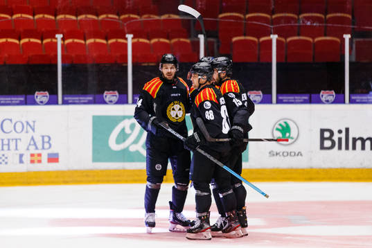 Brynäs Emil Molin och Jaedon Descheneau jublar