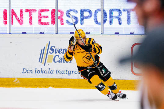 Skellefteås Jonatan Berggren jublar