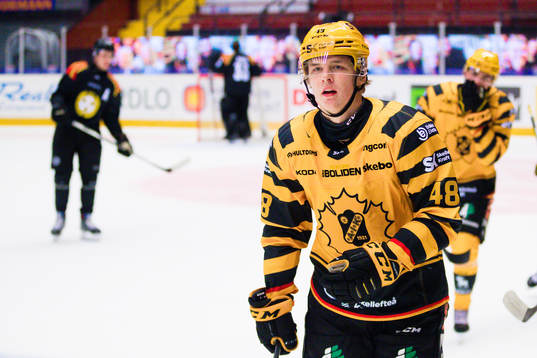 Skellefteås Jonatan Berggren jublar