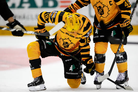 Skellefteås Linus Lindström har ont
