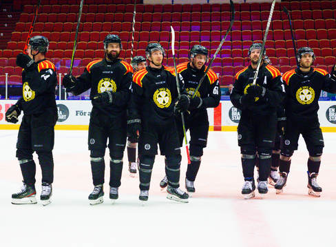 Brynäs spelare jublar