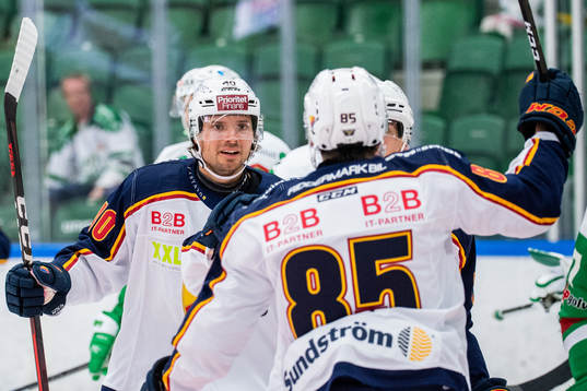 Djurgårdens Jacob Josefson jublar med Michael Haga