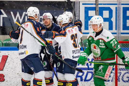 Djurgårdens Manuel Ågren jublar med lagkamrater