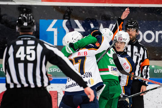 Djurgårdens Jesper Pettersson och William Eklund i bråk