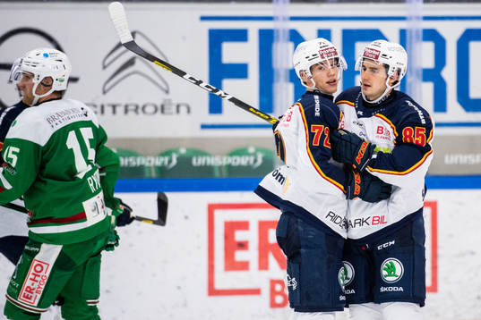 Djurgårdens Michael Haga (h) jublar med William Eklund