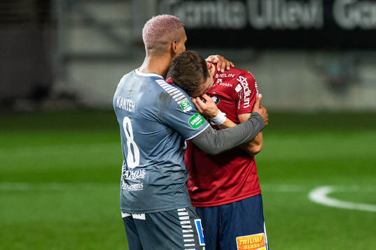 Brages Seth Kanteh Hellberg tröstar Örgrytes Lukas