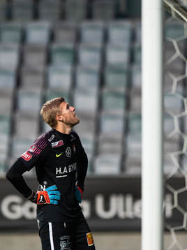 Örgrytes målvakt Fredrik Andersson deppar