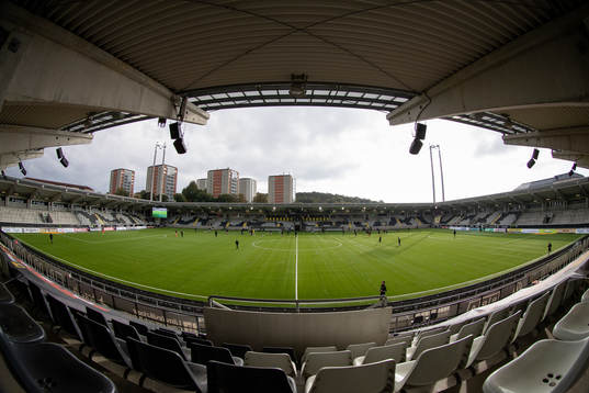 Bravida Arena interiört innan fotbollsmatchen i