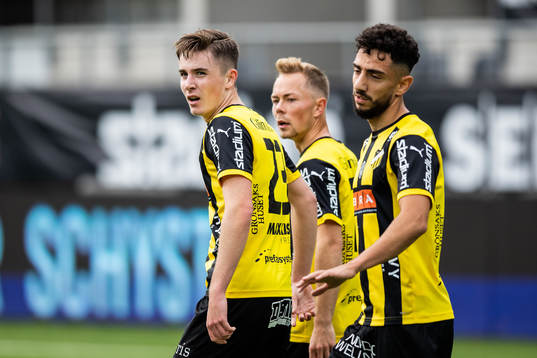 Häckens Patrik Wålemark (v) jublar