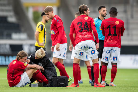 Falkenbergs Carl Johansson får läkarvård