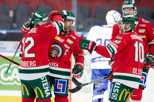 Frölundas Joel Lundqvist jublar med lagkamrater