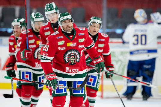 Frölundas Joel Lundqvist jublar med lagkamrater