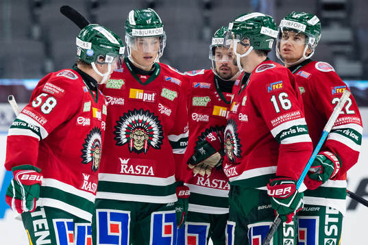 Frölundas Robin Alvarez jublar med lagkamrater