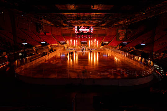 Frölundas intro i ett publiklöst Scandinavium innan