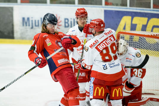 Hanhals Erik Hansson mot Troja Ljungbys Tim Bothén