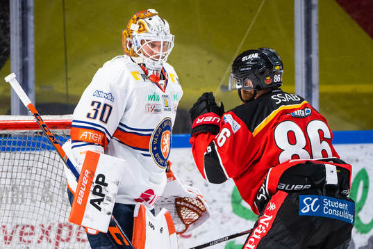 Växjös målvakt Viktor Fasth och Luleås Linus Klasen