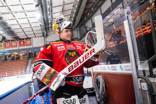 Luleås målvakt Jesper Wallstedt tackar publiken