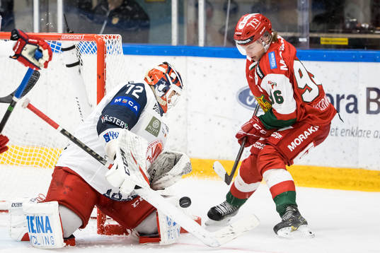 Västerviks målvakt Daniel Marmenlind och Moras Lukas