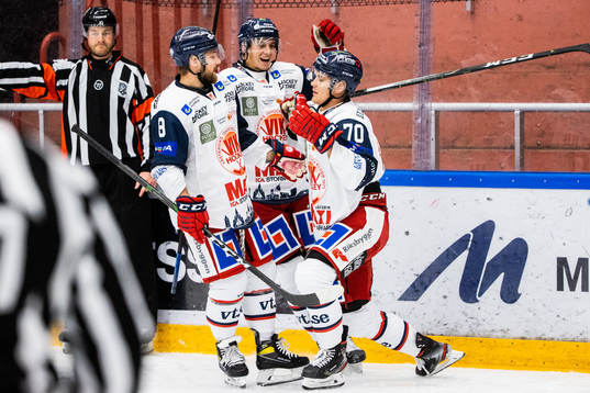 Västerviks Jacob Bjerselius (h) jublar