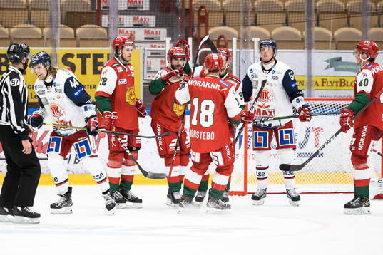 Moras spelarna jublar