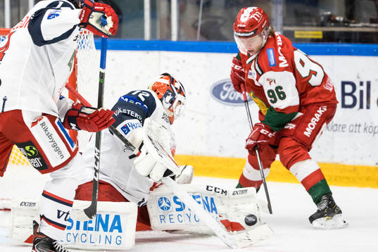 Västerviks målvakt Daniel Marmenlind och Moras Lukas