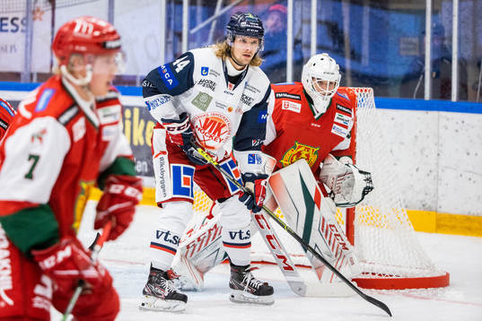 Västerviks Axel Jonsson-Fjällby och Moras målvakt