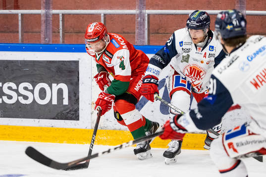 Moras Viktor Amnér och Västerviks Kellen Jones
