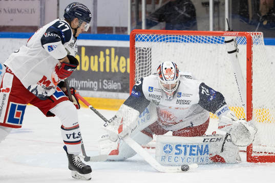 Ludvig Jardeskog och målvakt Daniel Marmenlind