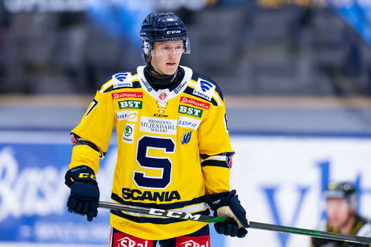 Södertäljes Hugo Gustafsson på uppvärmningen