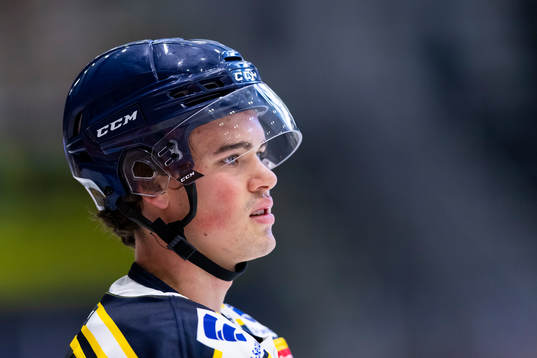 Södertäljes Axel Andersson på uppvärmningen