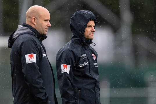 Örebros tränare Martin Skogman och Stefan Ärnsved