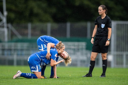 Örebros Karin Lundin blöder från ansiktet