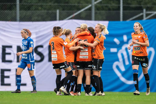 Kristianstads Anna Welin jublar med lagkamrater