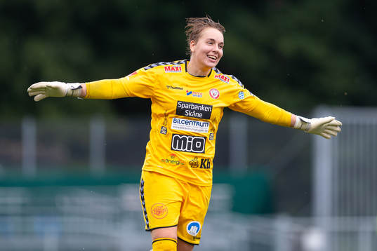 Kristianstads målvakt Brett Elizabeth Maron jublar